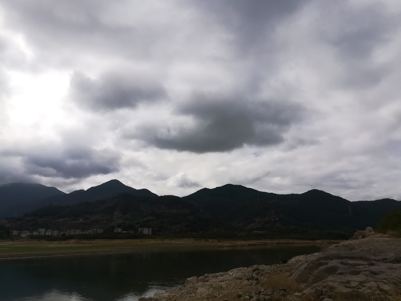 不钓鱼全是烦恼,不钓鱼心里没味道