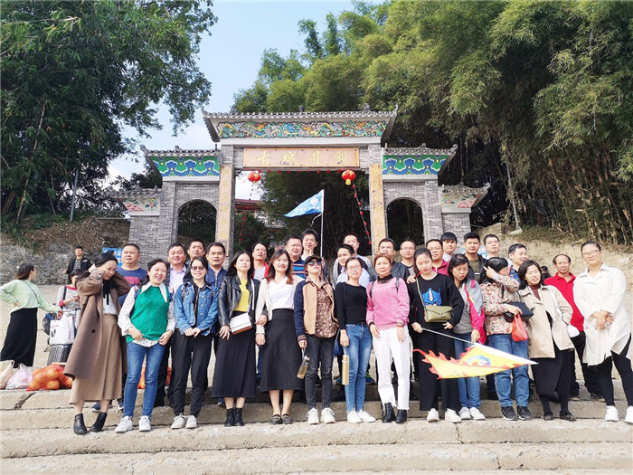 灏借缇庢櫙閫告父澶╀笅,灏芥徑缇庢櫙