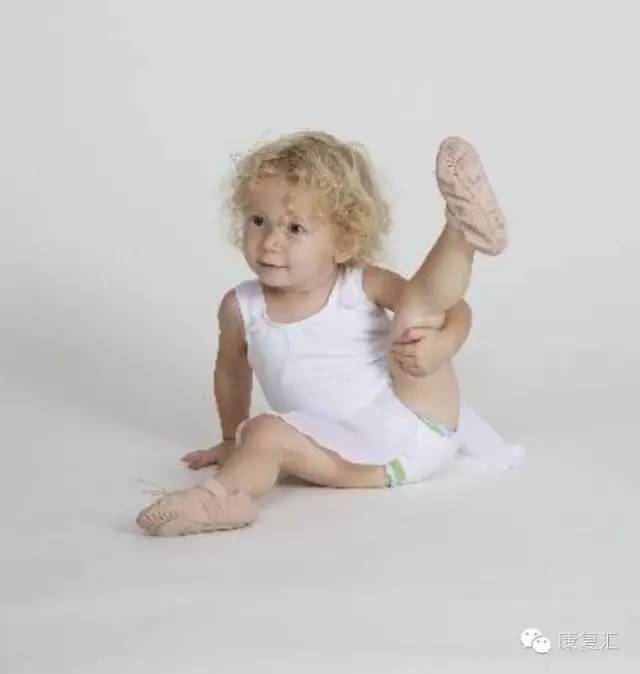 脑瘫儿童身体一侧倾斜怎么康复,儿童脑瘫肢体障碍表现