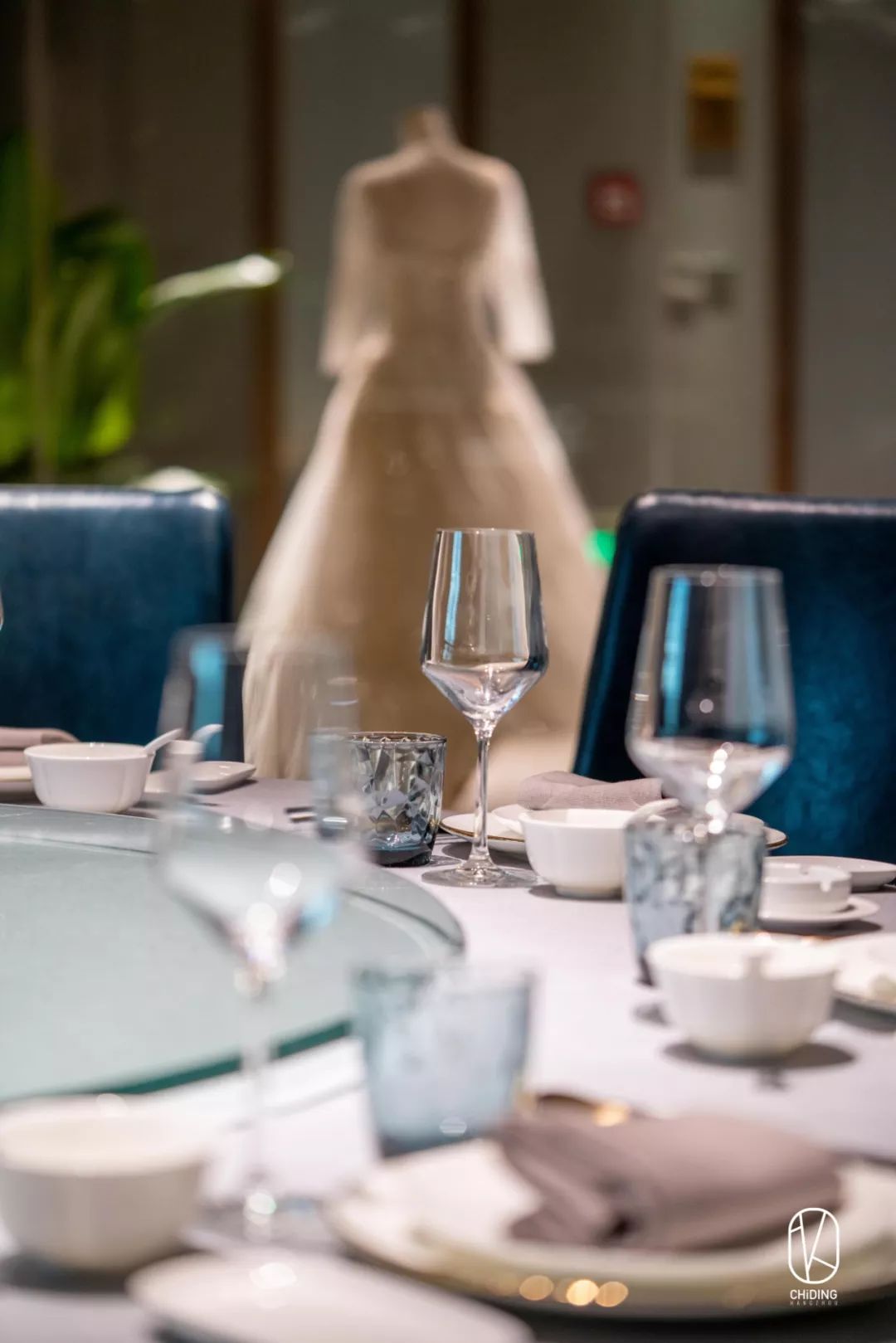 新店68折！杭州竟有餐厅公然把“浴缸”搬上桌，甚至为顾客准备了婚纱