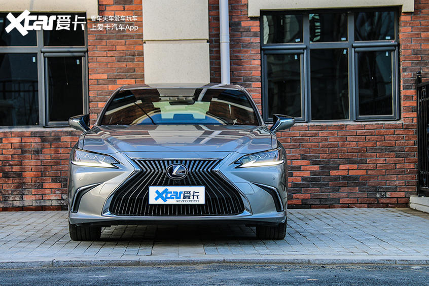 有钱人都买什么物件,现在年轻人能买哪些二手车