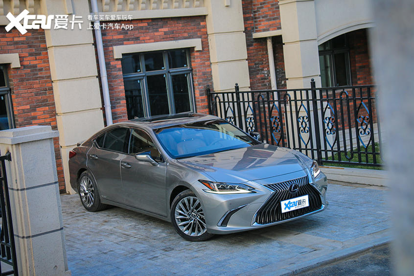 有钱人都买什么物件,现在年轻人能买哪些二手车