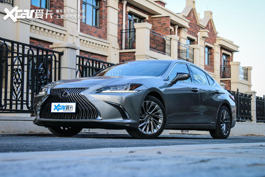 有钱人都买什么物件,现在年轻人能买哪些二手车