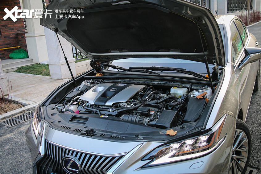 有钱人都买什么物件,现在年轻人能买哪些二手车