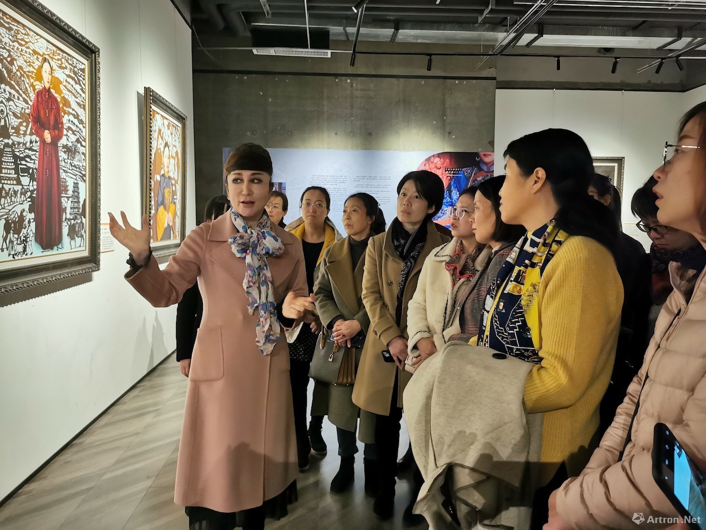 周莹油画艺术作品欣赏,晏子周莹画像