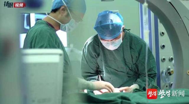 小孩肩膀脱臼自我复位,小孩胳膊脱臼几个小时最佳治疗