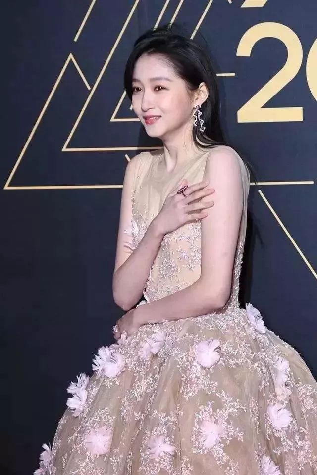 人间富贵花上位史,人间富贵花和霸总