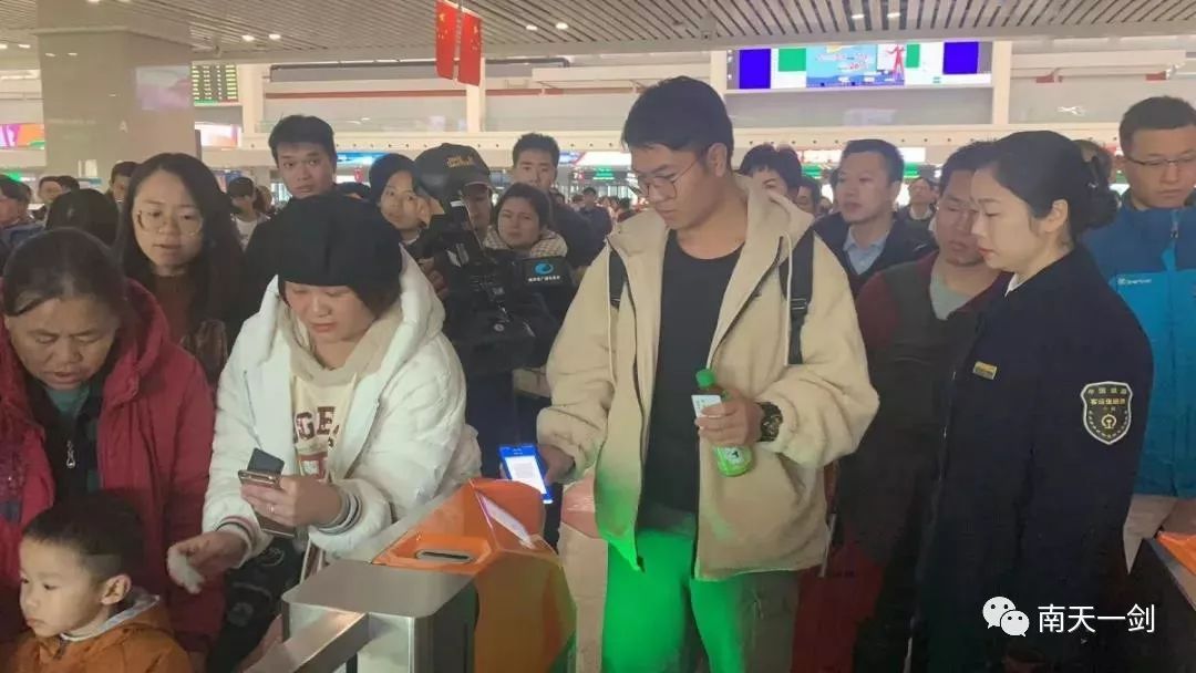 广西沿海高铁实行电子客票,广西高铁纸质车票