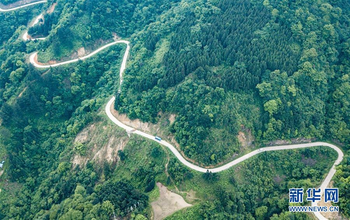 总书记关切高质量发展｜“小镇青年”购物车里的消费新天地——下沉市场消费旺助稳增长预期