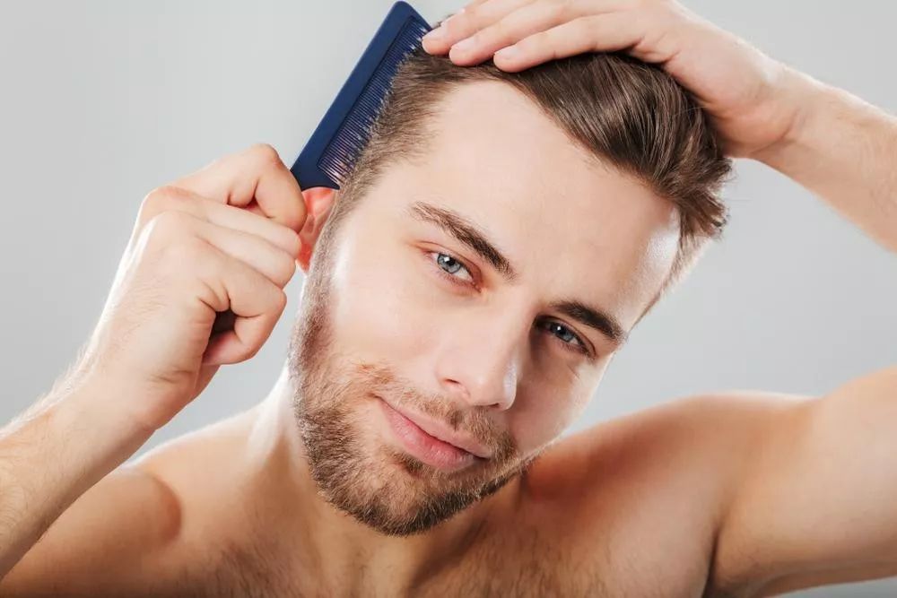 头发鼓起来压不下去,头发炸了压不下去