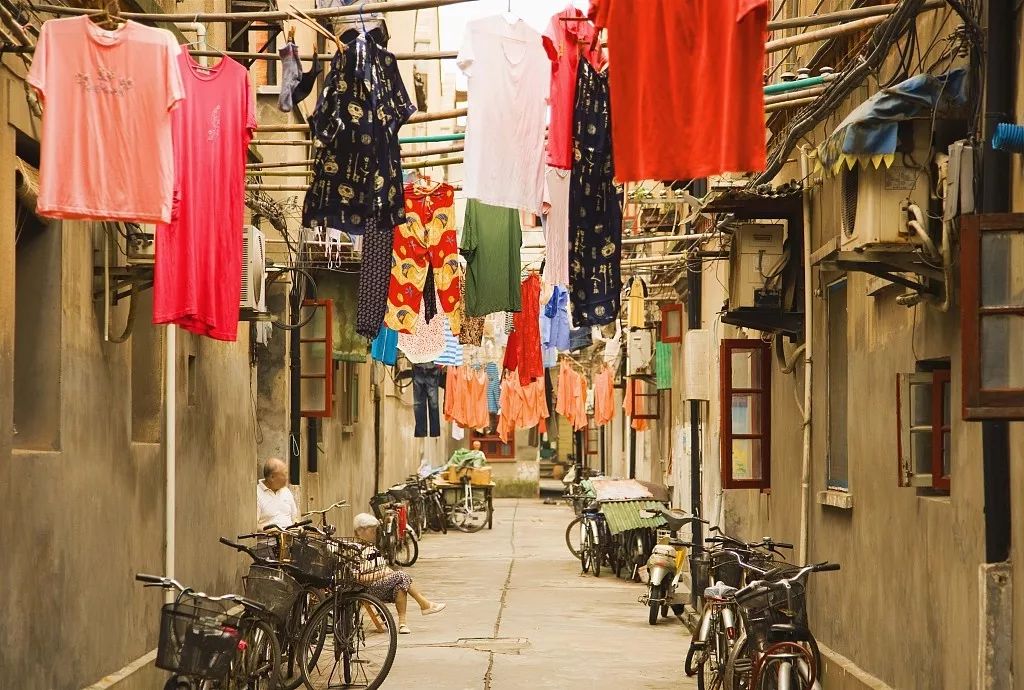 夜话丨柯灵：你还记得小时候家门口的巷弄吗？