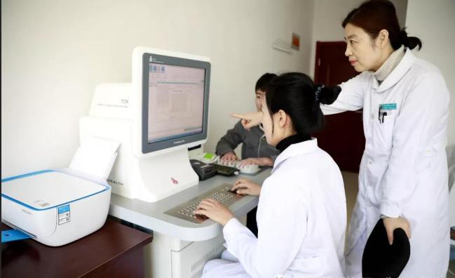 手掌一放，80秒出结果评价你的五脏六腑和体质类型，西海岸新区引进了这台中医“CT”