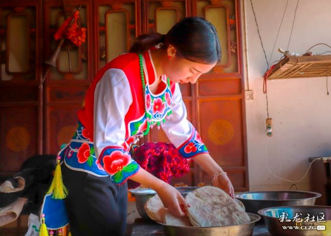 彝族漫山遍野的索玛花,索玛花盛开在高高的彝山