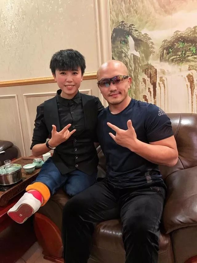 一双拳套多少钱,一副拳套3000块