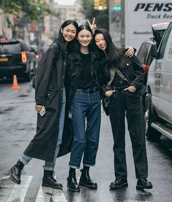 秋冬季马丁靴怎么穿显瘦,秋冬最火的马丁靴百搭时髦帅炸了