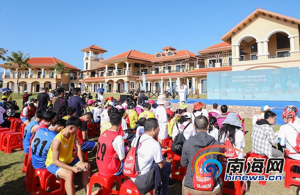 椰视频|冠军荣耀中国行走进万宁奥运双料冠军杨凌现身参与火炬传递