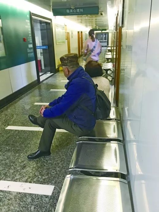 深读丨问诊冷清、专家尴尬，夜间门诊为啥“叫好不叫座”?