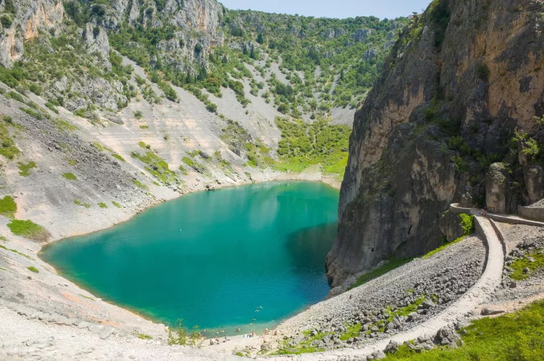 绝不坑人害人,决不坑蒙拐骗