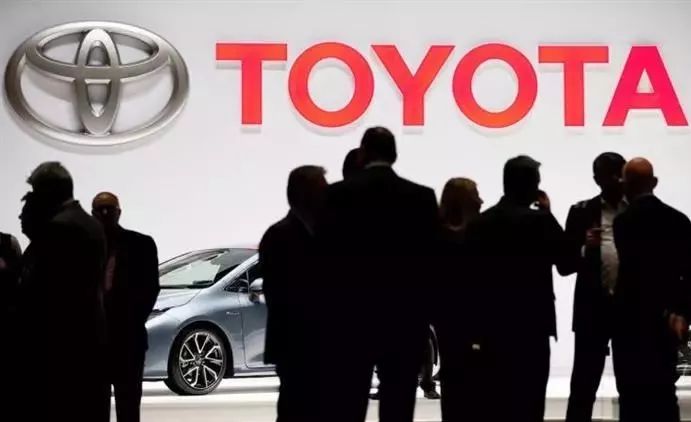 交通部宣布网约车与出租车融合；美国二手电动车交易也有望获补贴；股东退出缘于理想汽车搭建VIE架构；牧马人将出电动版丨智驾晚报