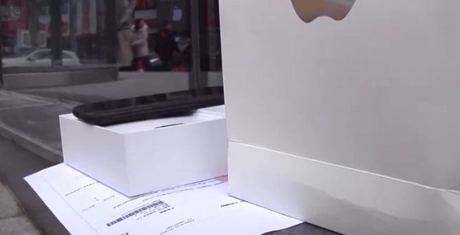 李村这家店花3600元买的苹果手机问题频出，店员态度强硬：不退不换