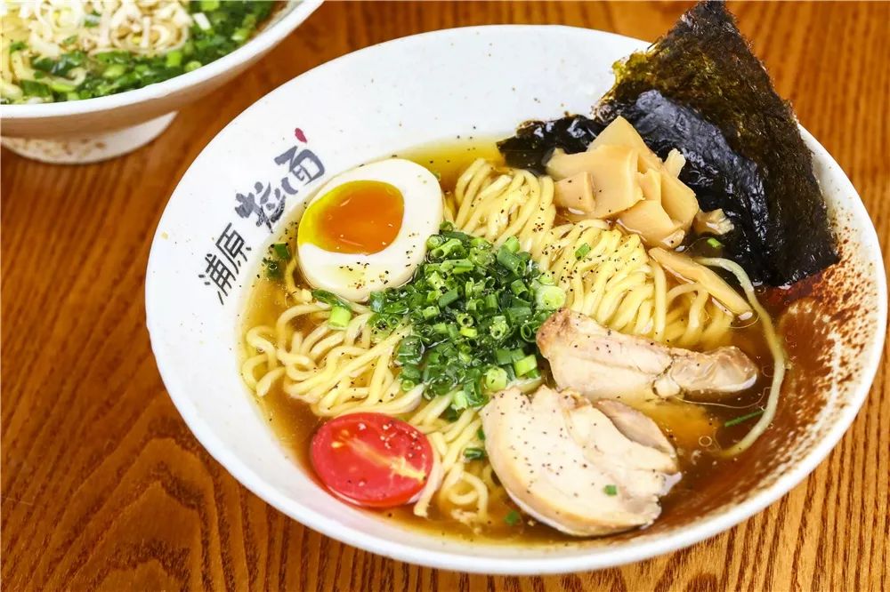 西单必吃的神级小店！仅凭①碗鸡汤拉面，圈粉无数人