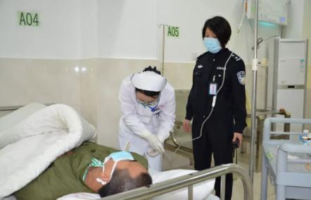 行走在铁窗与病房间的“霞姐”