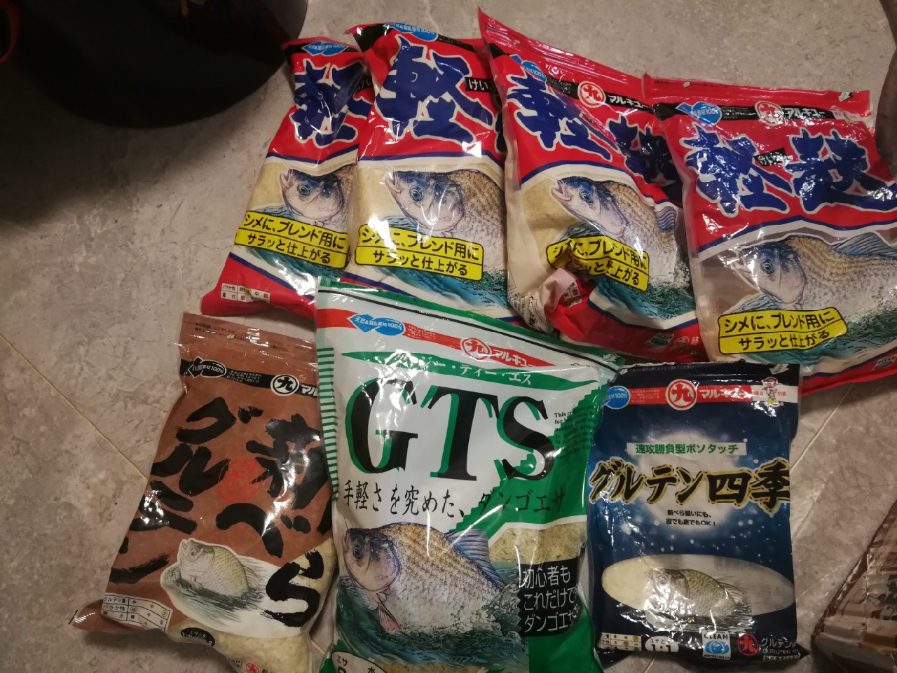 钓鲫鱼的窝料饵料最佳配方,分享一款野钓鲫鱼的窝料配方