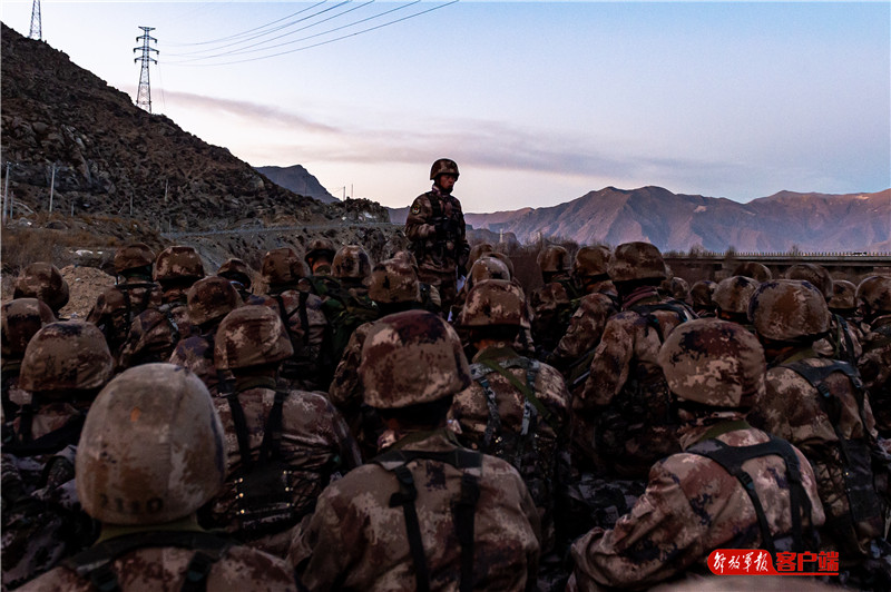 负重70斤登山,负重30斤拉练70公里