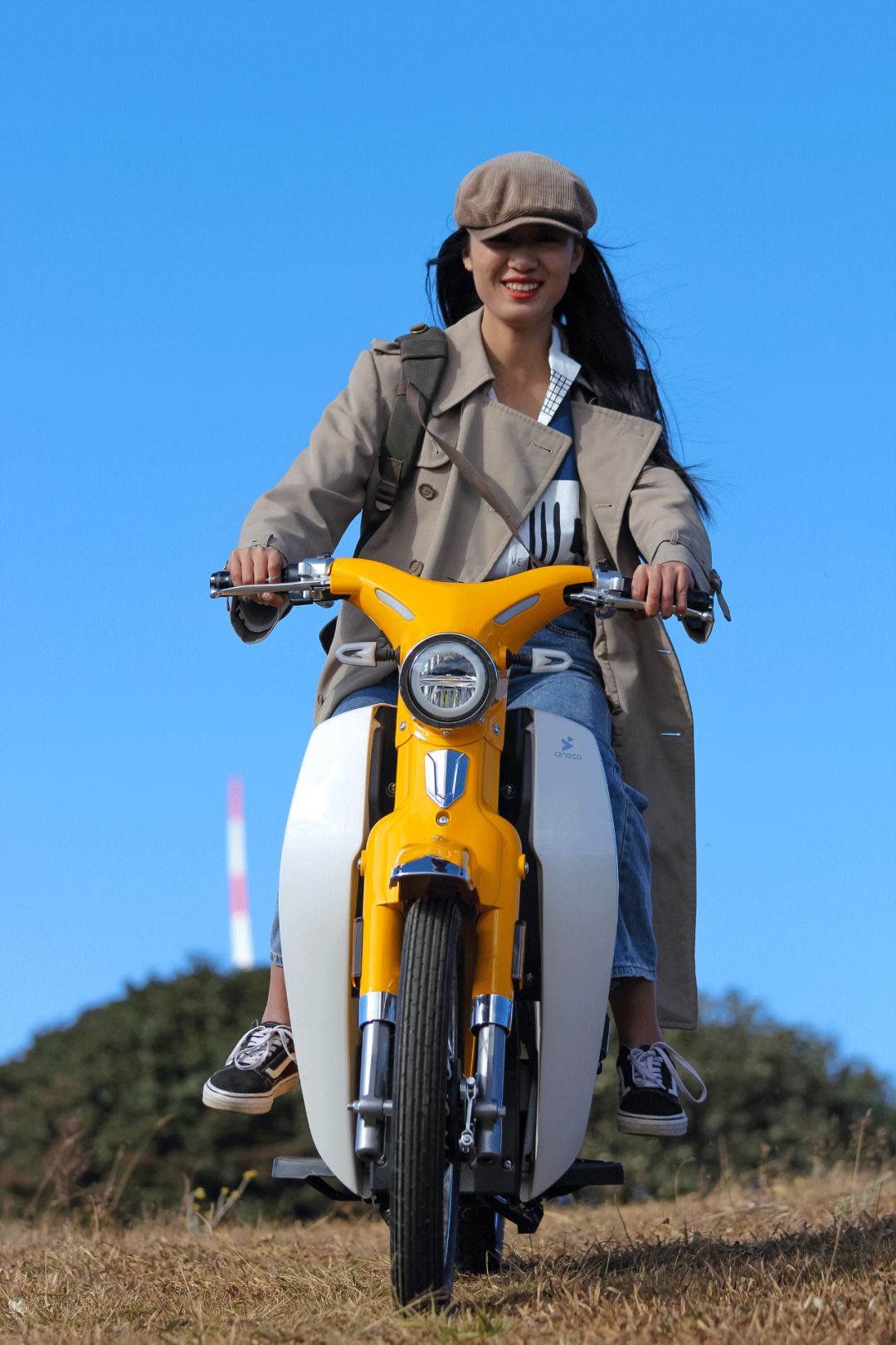 女司机骑摩托车,骑电动车旅游洱海