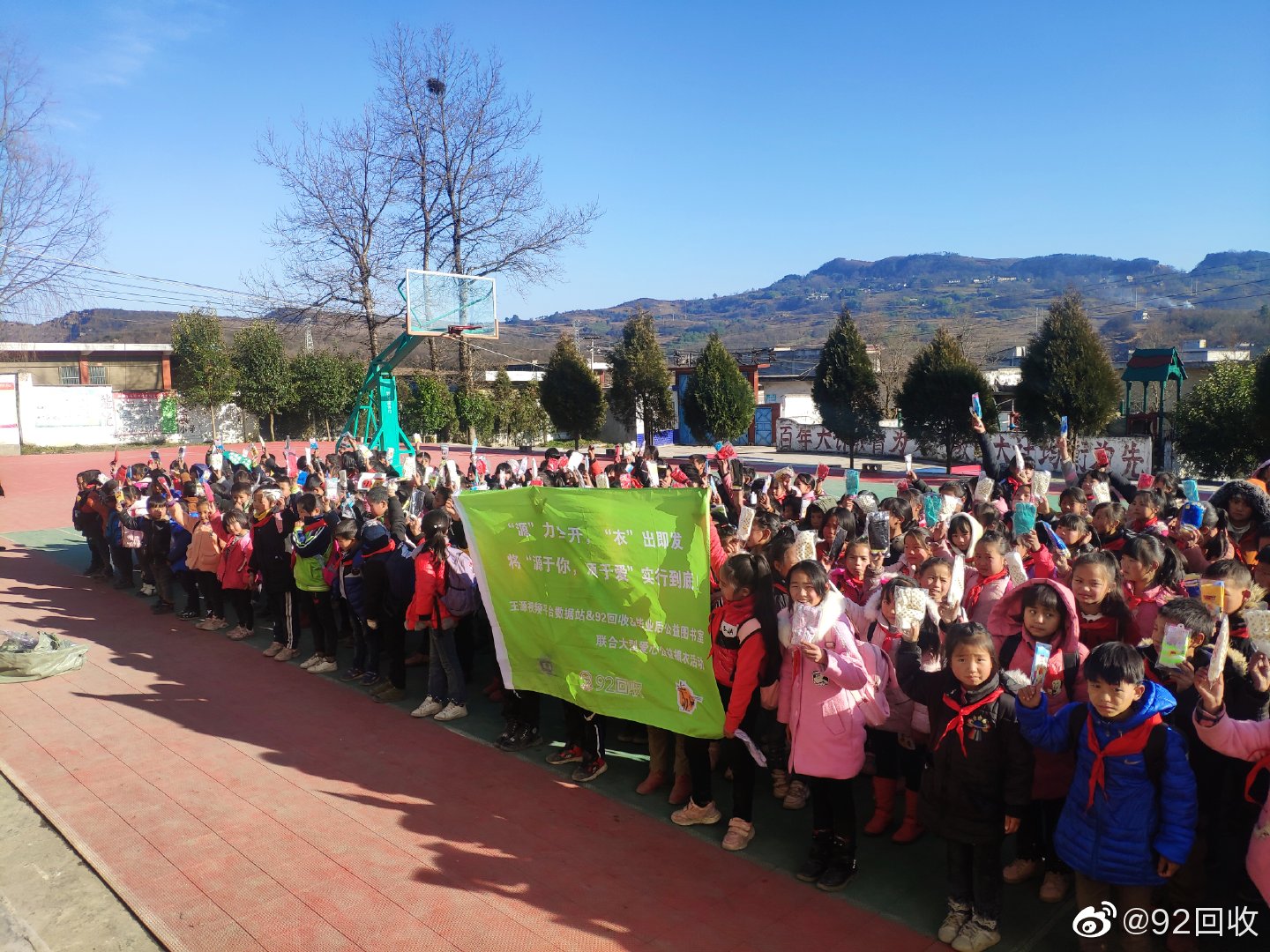 tfboys十周年直播王源绿色衣服,tfboys送祝福王源新歌