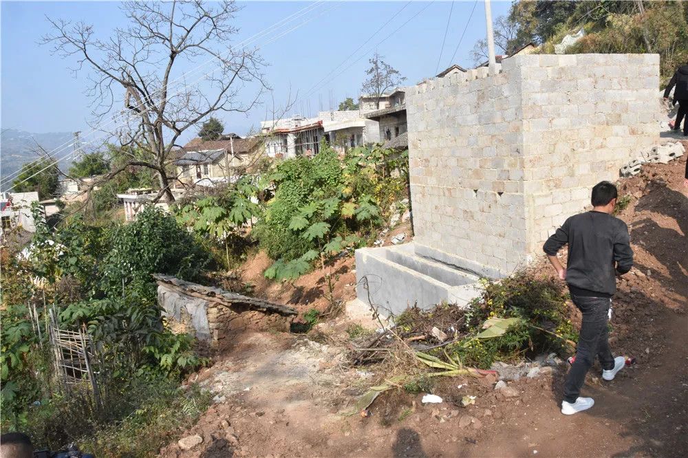 贵州脱贫攻坚基层干部,贵州干部脱贫攻坚一线