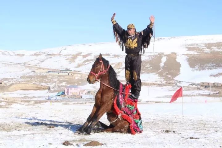 新疆伊犁冰雪节,新疆冰雪游丝路热雪节