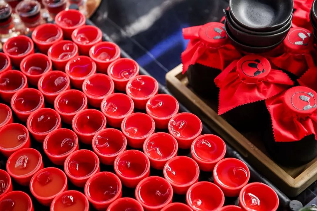 人人人！成都露天约会圣地“贰麻”，开出杭州首店！谢霆锋张靓颖都曾是座上宾