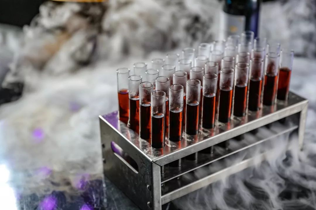 人人人！成都露天约会圣地“贰麻”，开出杭州首店！谢霆锋张靓颖都曾是座上宾