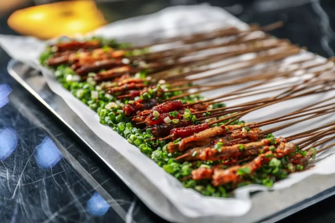 人人人！成都露天约会圣地“贰麻”，开出杭州首店！谢霆锋张靓颖都曾是座上宾