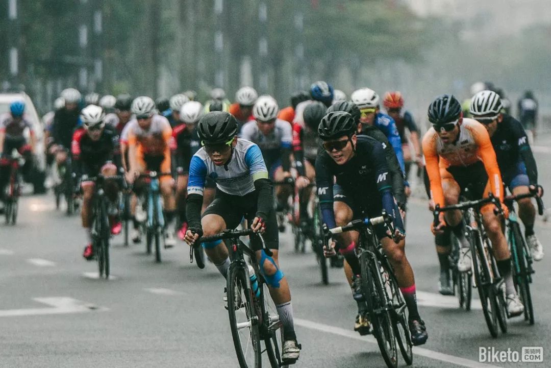 妈祖脚下冷雨战2019环大湾区自行车赛汕尾总决赛