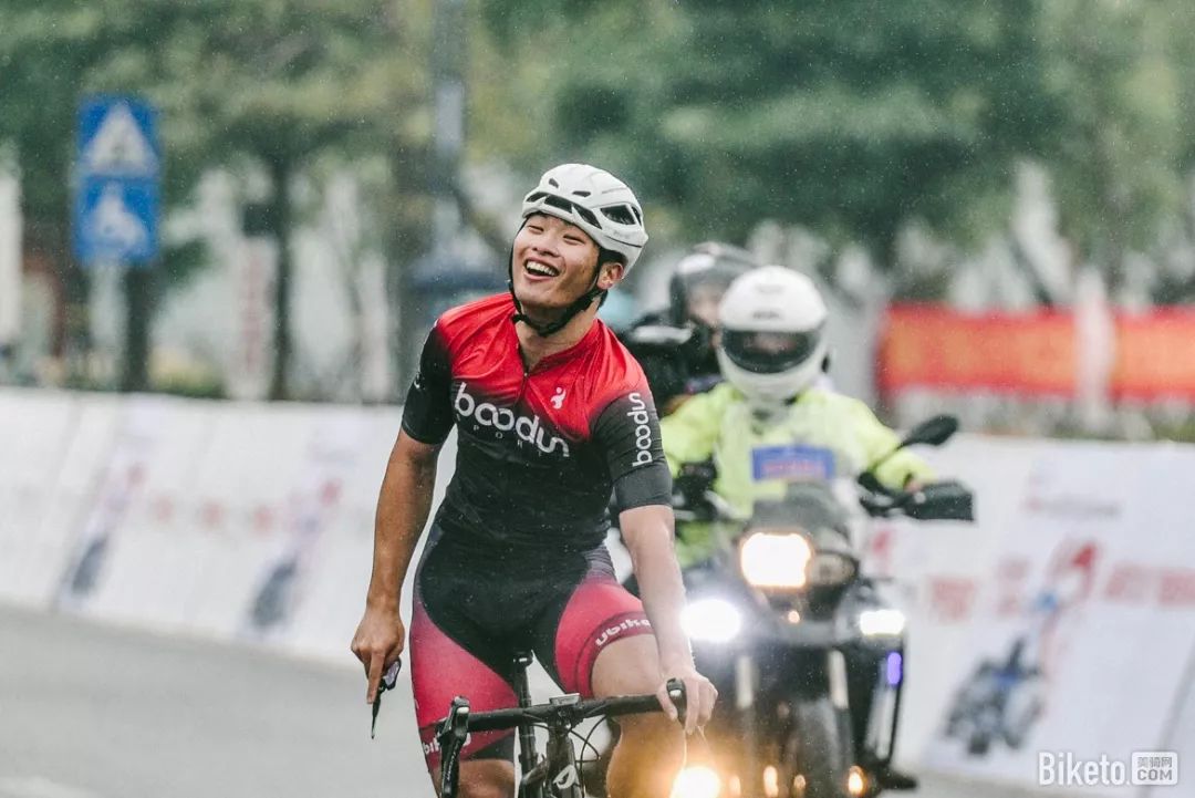 妈祖脚下冷雨战2019环大湾区自行车赛汕尾总决赛