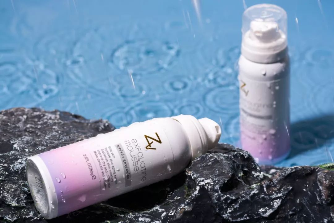 脸上搓下来很多泥,脸上搓出黑头