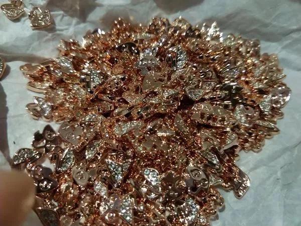 施华洛世奇假冒商品,卖假奢侈品团伙被罚千万