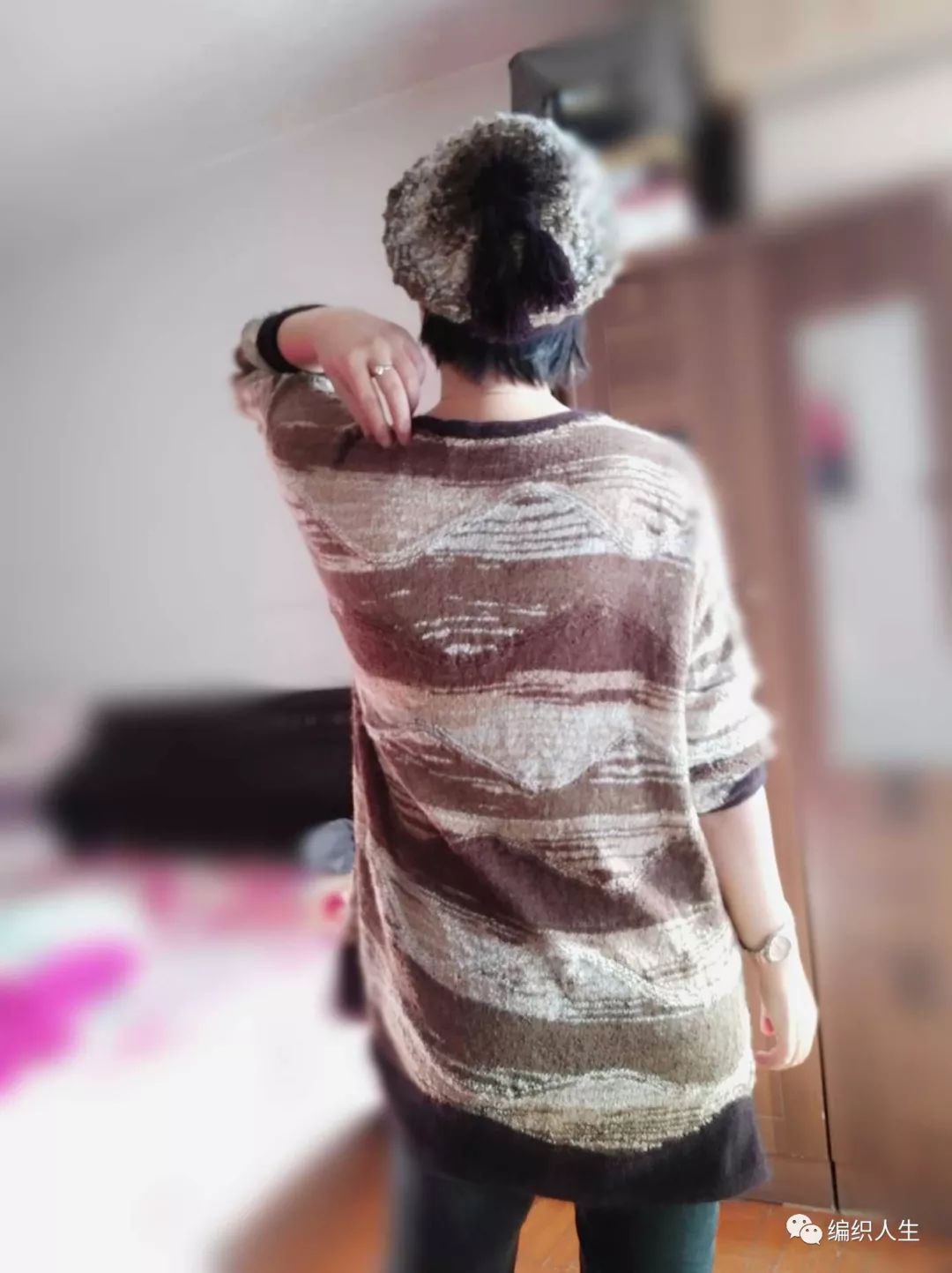 段染8号蕾丝线钩织作品,浅灰色织毛衣视频教程