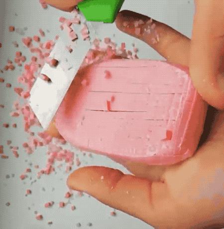 登顶23国iOS免费榜：一款切肥皂游戏为何引起玩家的集体舒适？