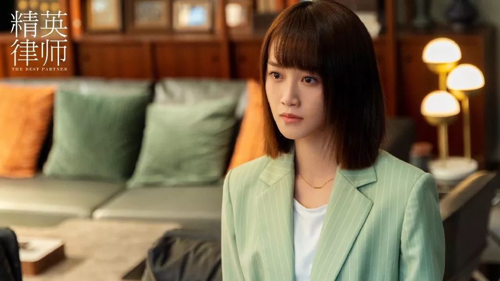 连续8年蝉联全球最美100人，35岁性感*物尤**凭美胸翻红，网友：我就是馋她身子