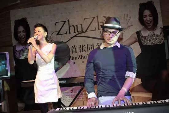 连续8年蝉联全球最美100人，35岁性感*物尤**凭美胸翻红，网友：我就是馋她身子