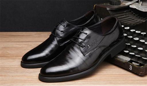 皮鞋把皮蹭掉了怎么处理,皮鞋蹭破皮咋处理