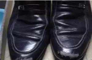 皮鞋把皮蹭掉了怎么处理,皮鞋蹭破皮咋处理