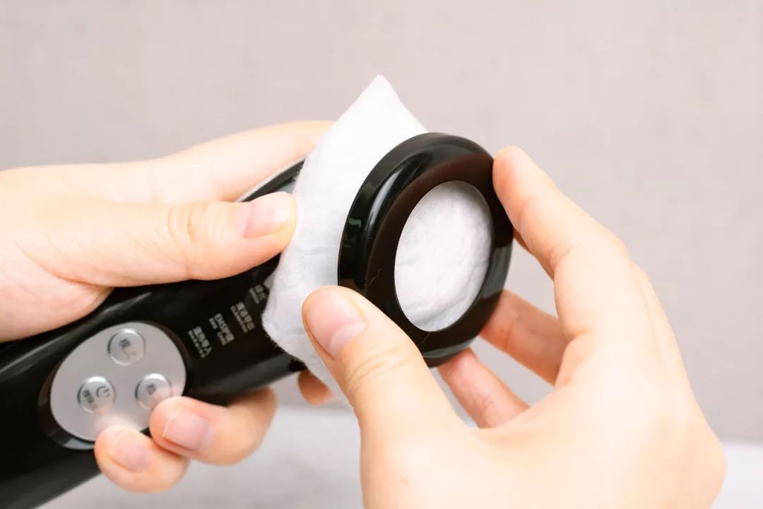 洗完脸后脸部还是能擦出脏东西,洗完脸后才知道脸上这么脏