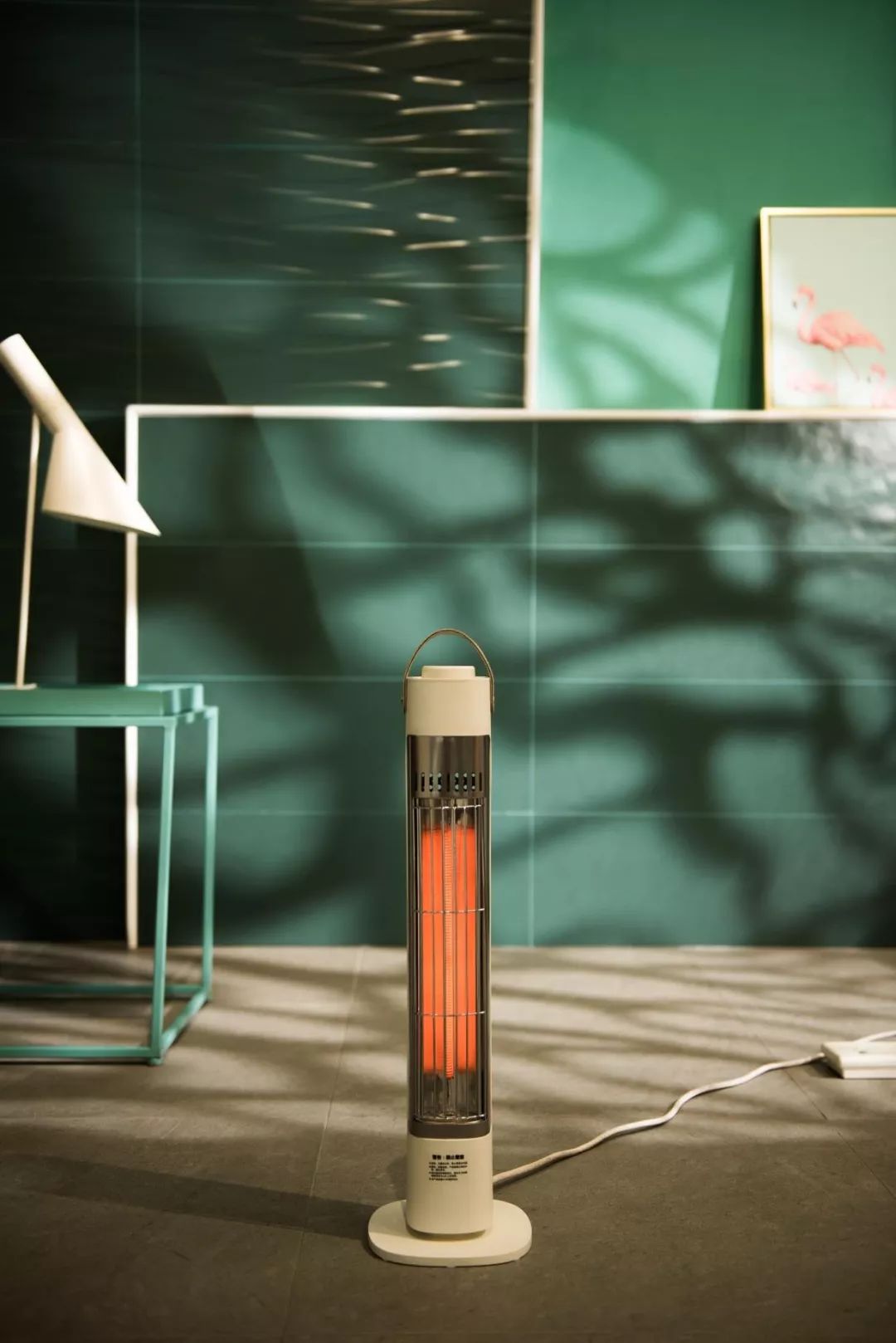 5秒速热不干燥，高颜值碳纤维取暖器，天再冷也不用开空调了