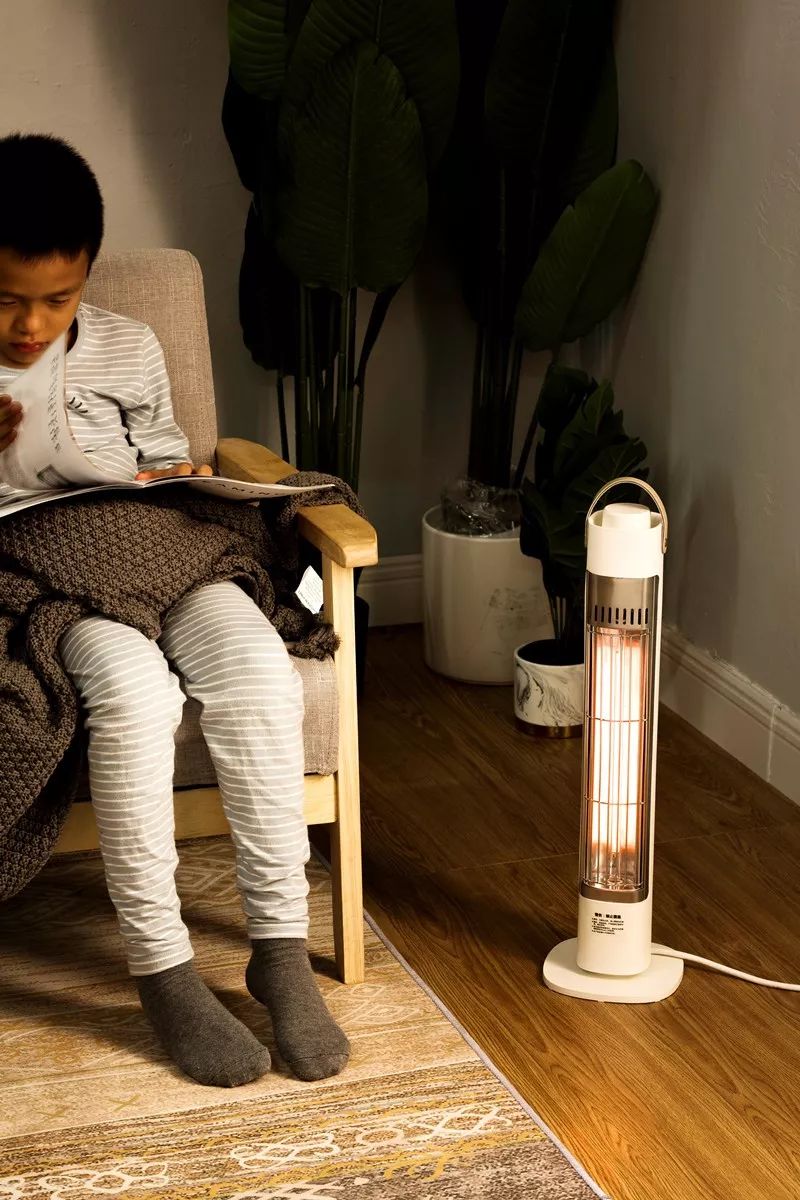 5秒速热不干燥，高颜值碳纤维取暖器，天再冷也不用开空调了