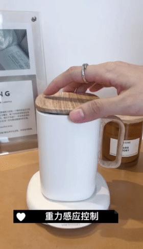 这个杯子被施了魔法！能自行搅拌解放双手，还能给手机无线充电