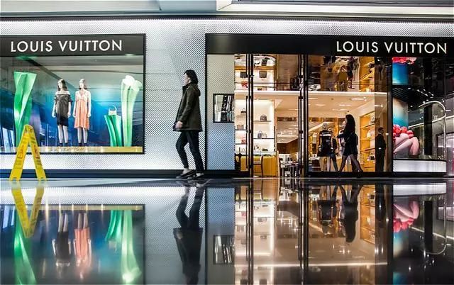 世界首富易主穷小子,世界首富头衔易主